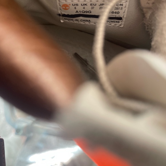 Boots - Picture 3 of 4